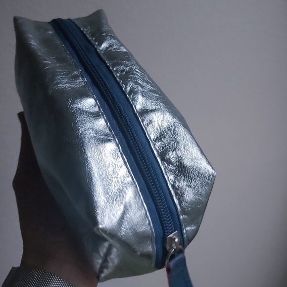 HOLIDAY PICK 🧶 Metallic Blue Pouch - Picture 1 of 7
